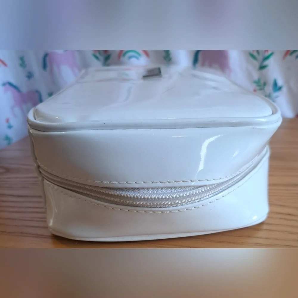 Burberry Parfum The Beat White Patent Cosmetic Makeup Beauty Travel Pouch Bag